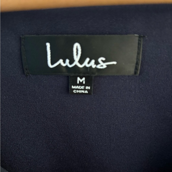 LULUS Shifting Dears Long Sleeved Floral Dress. Size M. Excellent shape. Lined - Picture 8 of 10